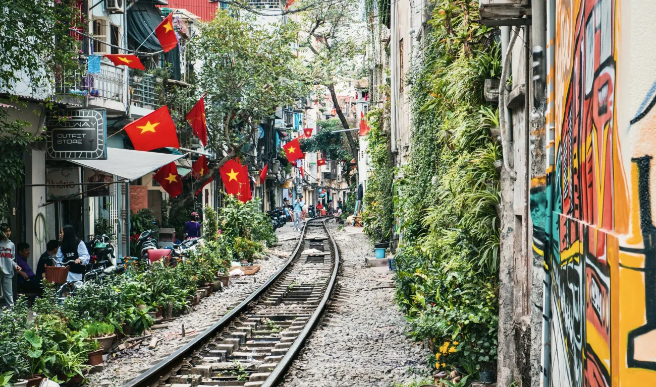 Hanoi trainstreet